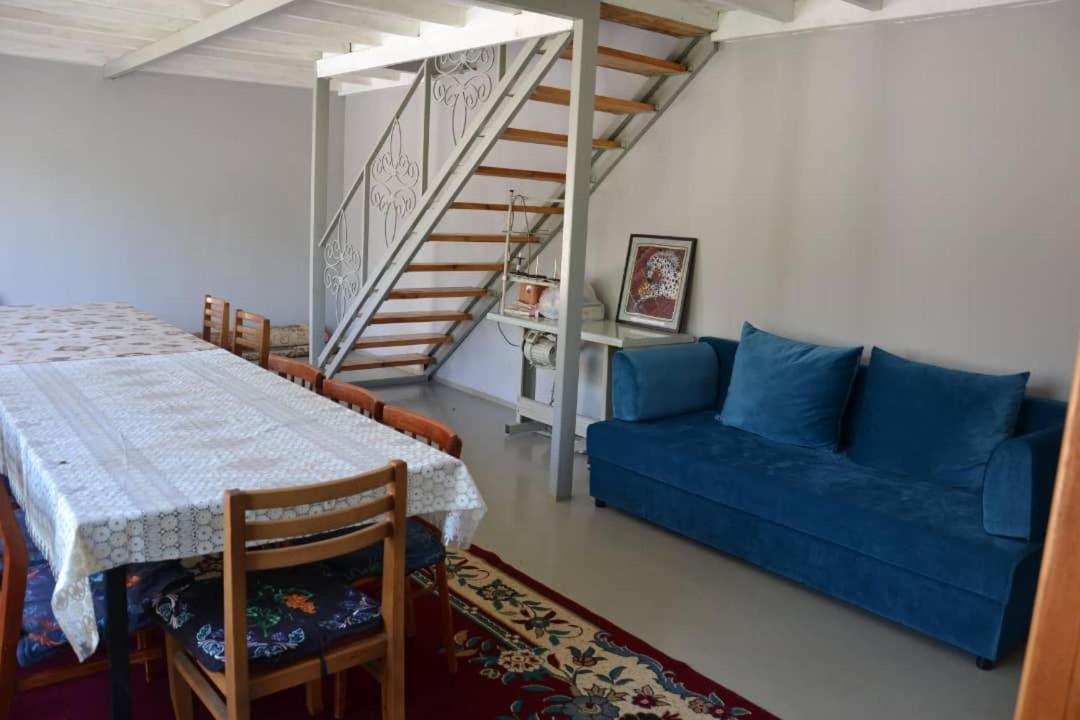 Hotel Toktogul Ghesthouse Extérieur photo