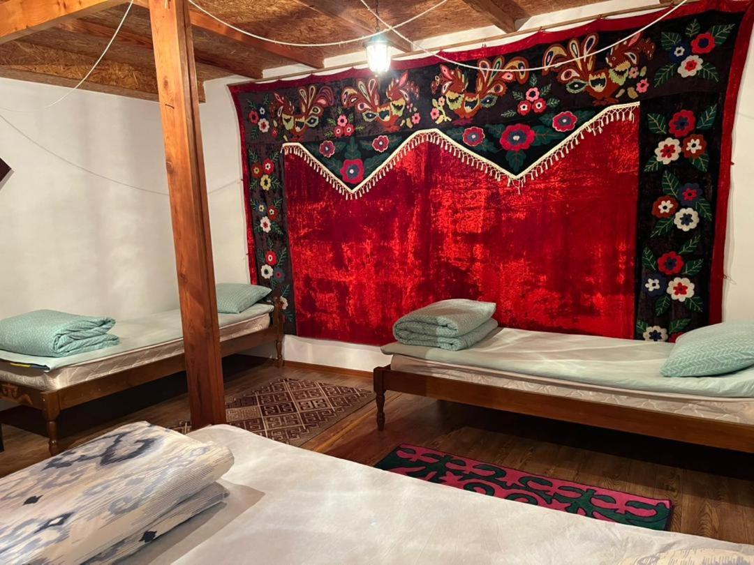 Hotel Toktogul Ghesthouse Extérieur photo