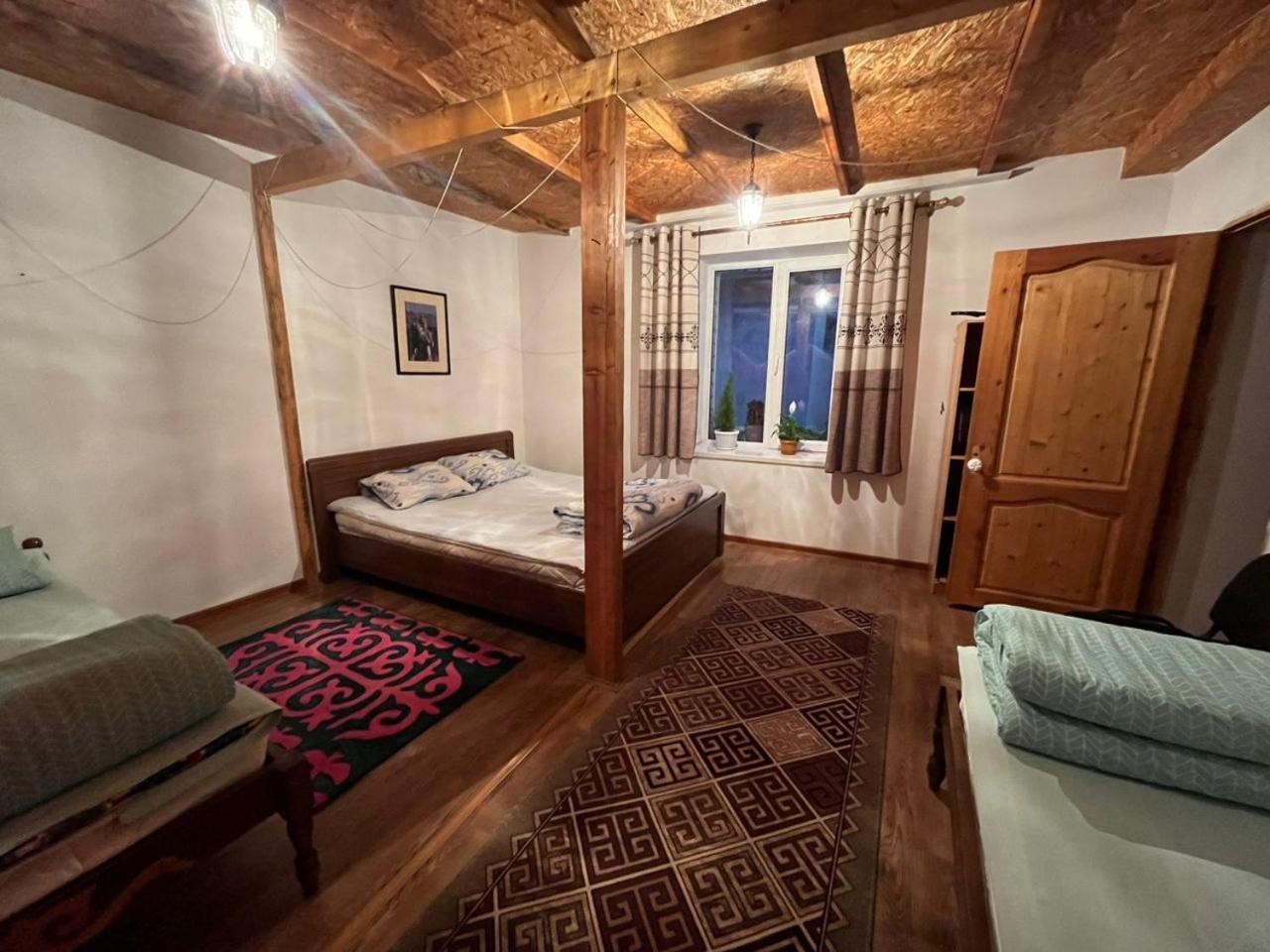 Hotel Toktogul Ghesthouse Extérieur photo