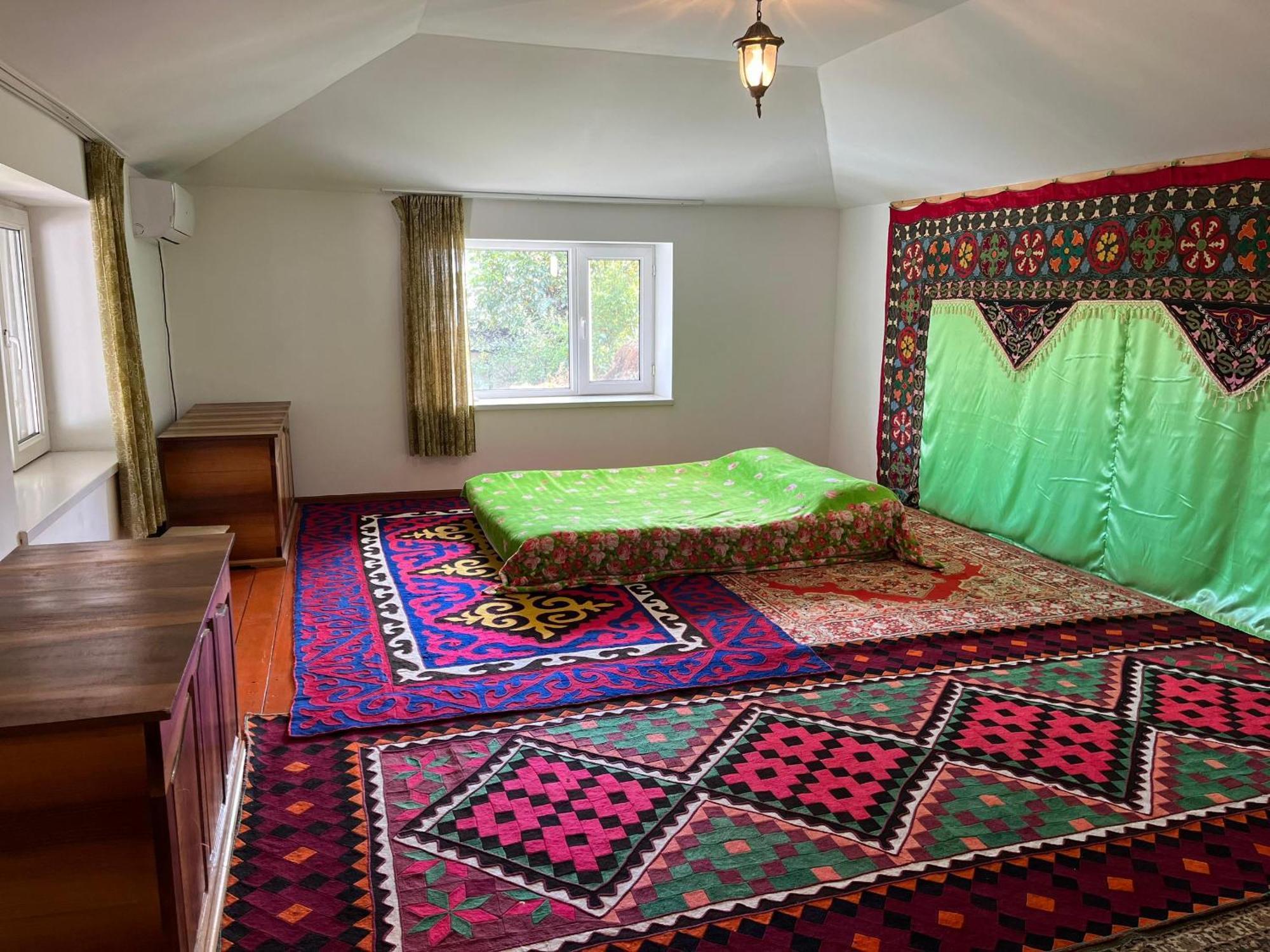 Hotel Toktogul Ghesthouse Extérieur photo